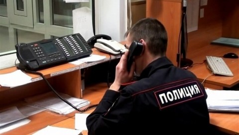 Автоинспекторы Ростовской области оказали помощь водителю на заснеженной трассе